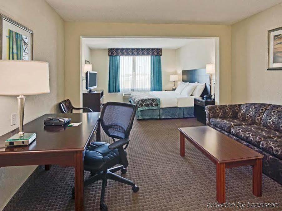 Hotel La Quinta By Wyndham Clearwater South Exterior foto
